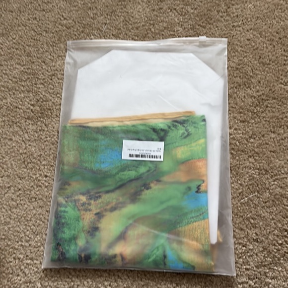 Women’s silk scarf - Picture 10 of 11